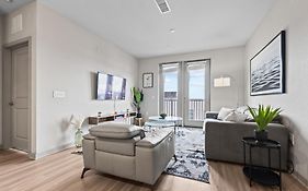 Downtown St Pete 2 Bed Near Tropicana Field With Free Parking
